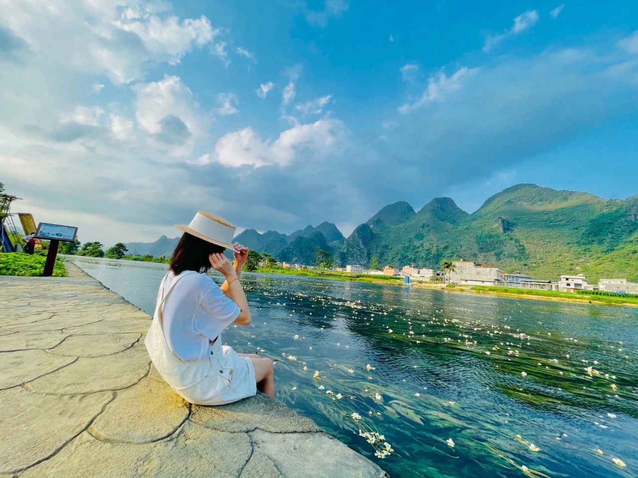 遍地“藍(lán)寶石”！廣西這里成為“五一”最受歡迎的小眾旅游目的地(圖2)