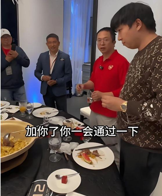 周鴻祎拍賣(mài)990萬(wàn)豪車(chē)后的酒局：圈子不同，不必強(qiáng)融！(圖5)
