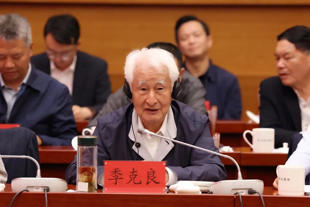 茅臺集團(tuán)召開老領(lǐng)導(dǎo)座談會(圖11)
