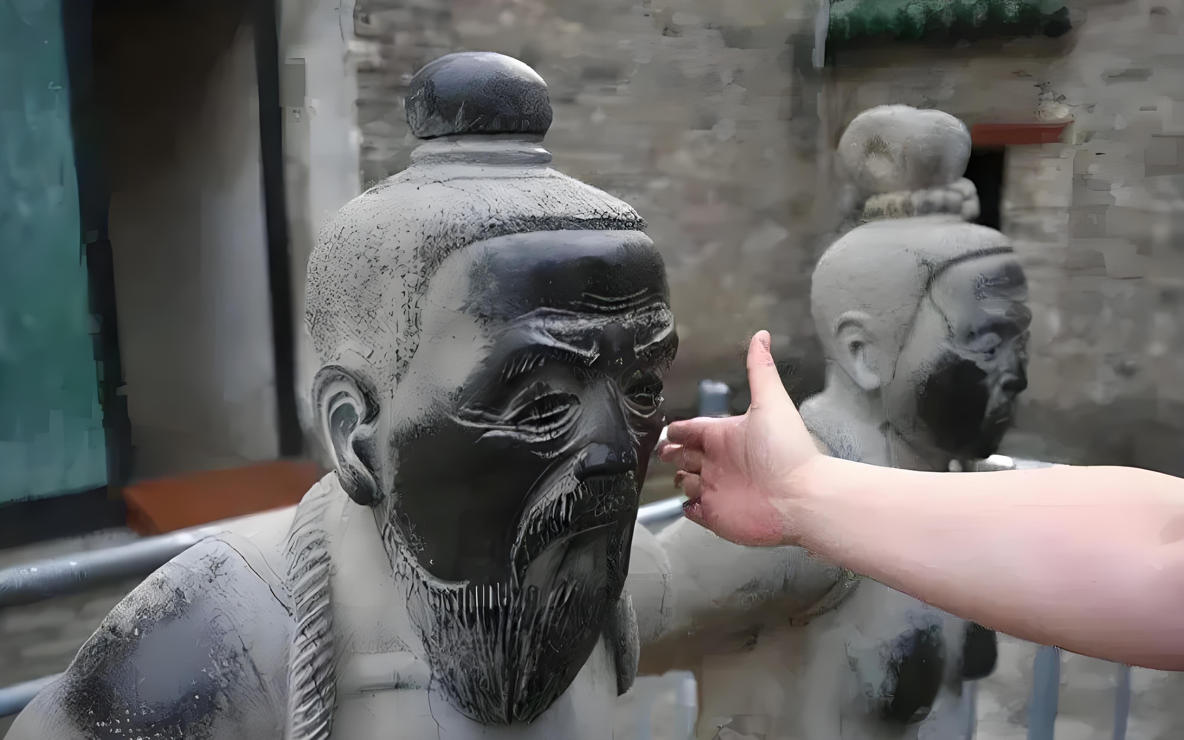 秦檜子孫考上狀元，路過(guò)岳飛墳?zāi)箤懥藘删湓?shī)，被人贊了270年(圖2)