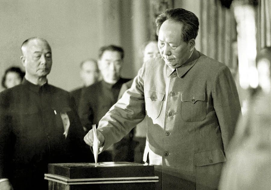 毛澤東是中國社會主義現(xiàn)代化建設(shè)事業(yè)的偉大奠基者(圖1)