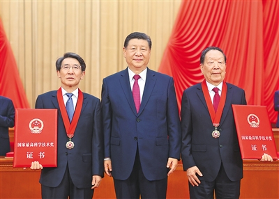 為加快實(shí)現(xiàn)高水平科技自立自強(qiáng)貢獻(xiàn)力量——習(xí)近平總書(shū)記在全國(guó)科技大會(huì)、國(guó)家科學(xué)技術(shù)獎(jiǎng)勵(lì)大會(huì)、兩院院士大會(huì)上的重要講話激勵(lì)廣大科技工作者再立新功(圖3)