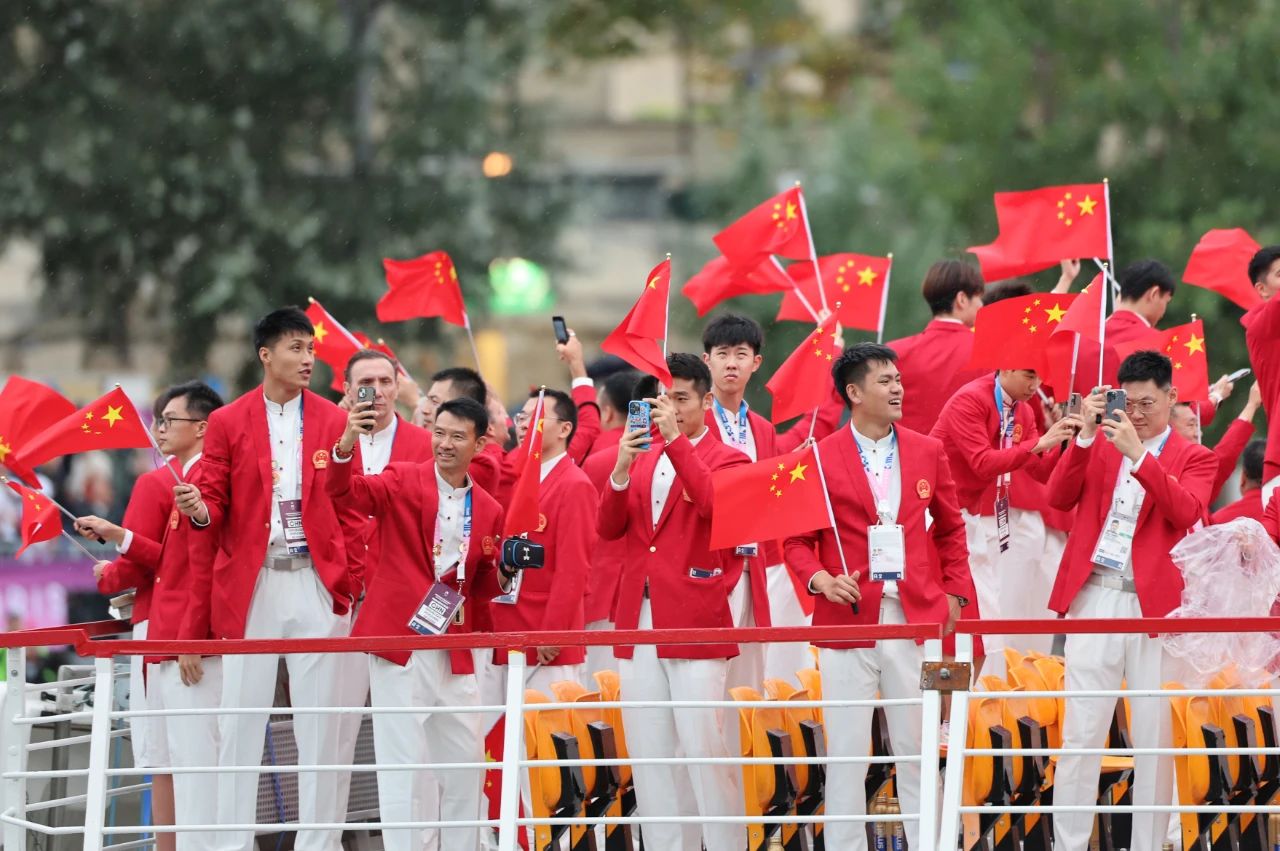 巴黎奧運(yùn)會(huì)正式開幕，“中國紅”閃耀塞納河(圖11)