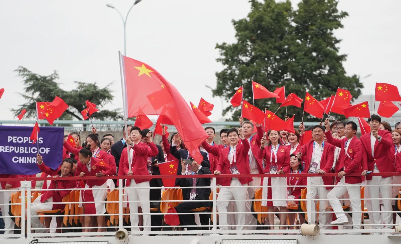 巴黎奧運(yùn)會(huì)正式開幕，“中國紅”閃耀塞納河(圖8)