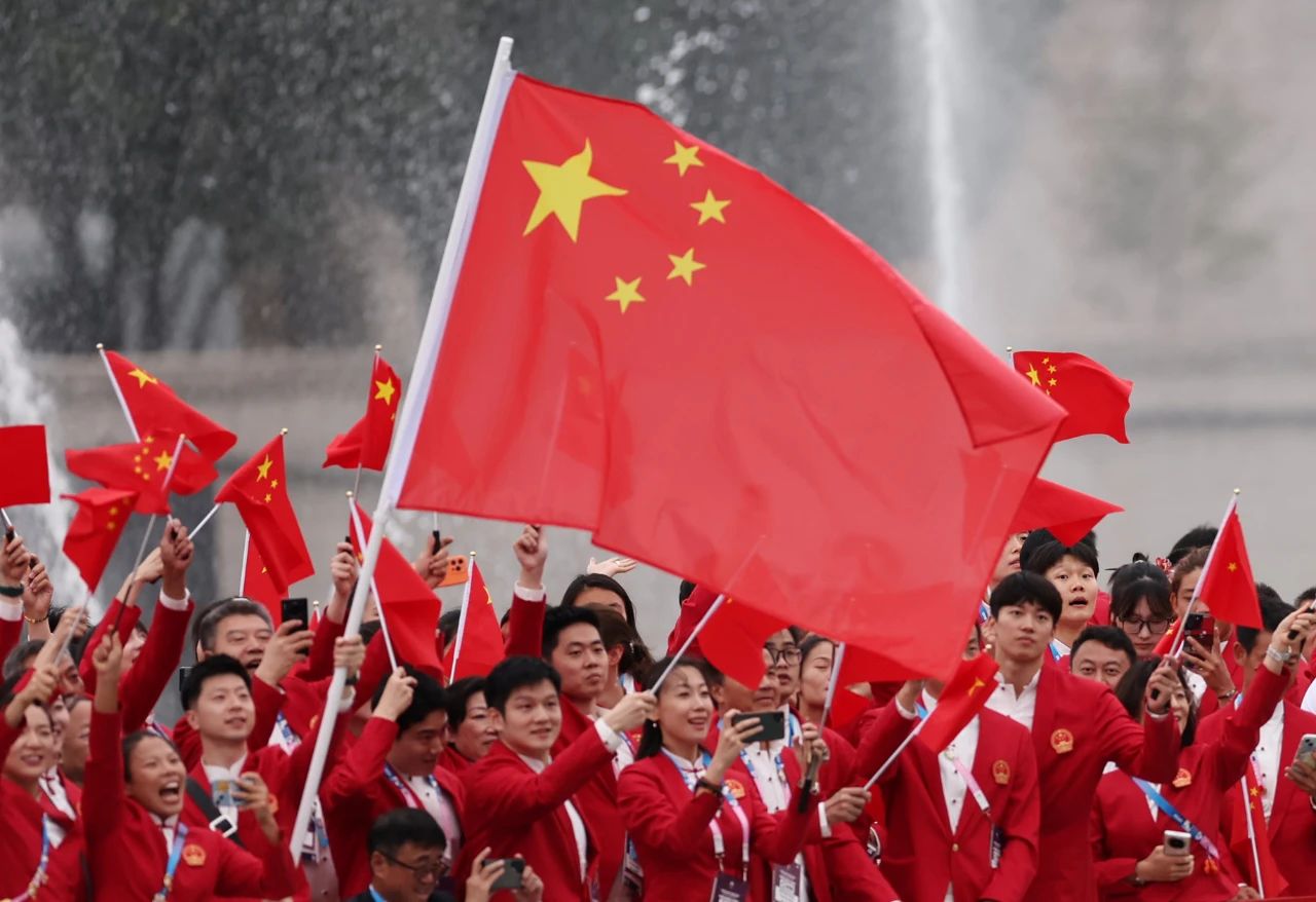 巴黎奧運(yùn)會(huì)正式開幕，“中國紅”閃耀塞納河(圖12)
