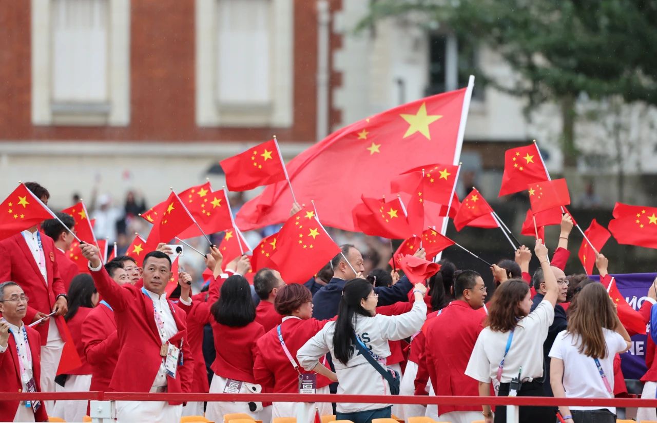巴黎奧運(yùn)會(huì)正式開幕，“中國紅”閃耀塞納河(圖13)