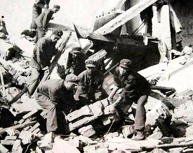 7月28日丨歷史上的今天是唐山大地震紀(jì)念日:毛主席為唐山抗震救災(zāi)圈閱的幾份重要文件(圖3) 7月28日丨歷史上的今天是唐山大地震紀(jì)念日:毛主席為唐山抗震救災(zāi)圈閱的幾份重要文件(圖3)