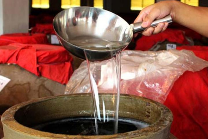喝了假酒，身體會出現(xiàn)哪些嚴(yán)重癥狀？(圖1)