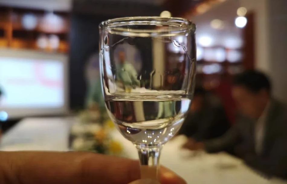 喝了假酒，身體會出現(xiàn)哪些嚴(yán)重癥狀？(圖2)