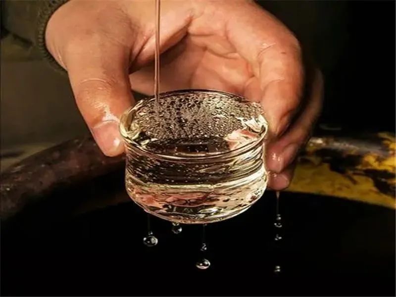 醬香酒焦糊味是什么？醬酒愛(ài)好者必懂的知識(shí)點(diǎn)！(圖1)