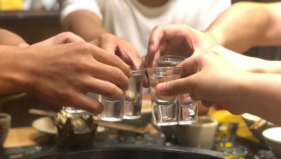 為什么喝了有些酒后，會(huì)頭疼欲裂呢？(圖1)