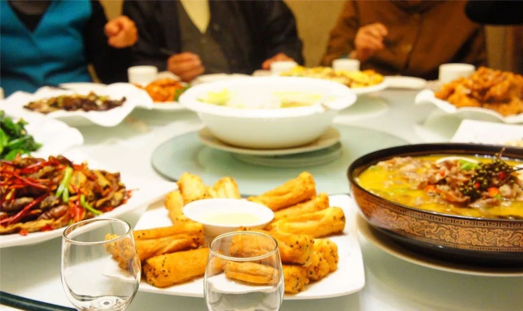 飯局上的這些習(xí)慣正透支著你的健康，快看看中招了沒(圖2)