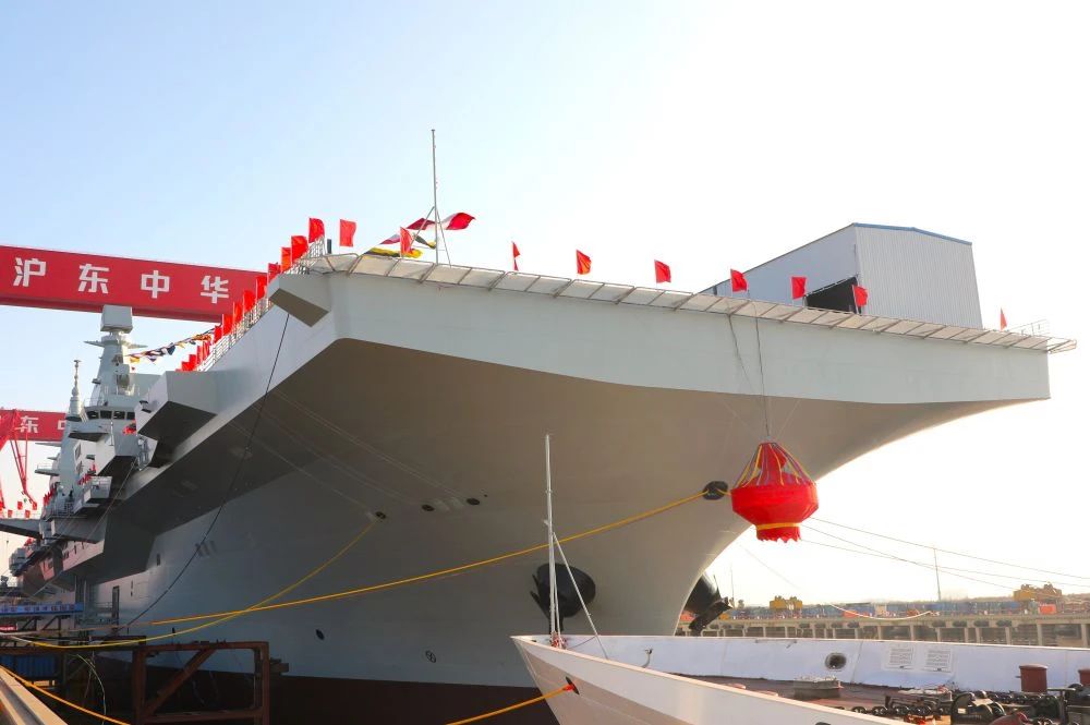 中央軍委批準(zhǔn)，076兩棲攻擊艦首艦命名！電磁彈射、滿載排水量4萬余噸(圖3)