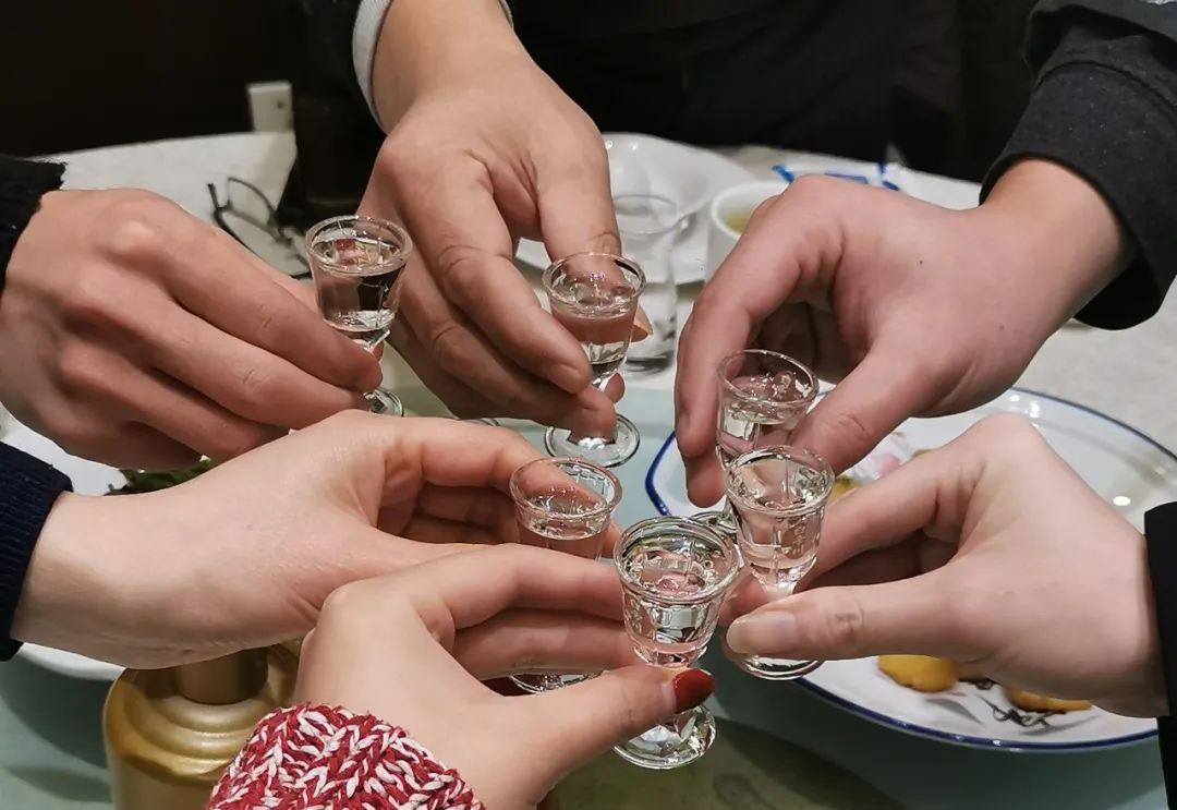 “人說(shuō)三話，觸犯天意”：酒桌上盡量不講這3種話，命就順了(圖2)