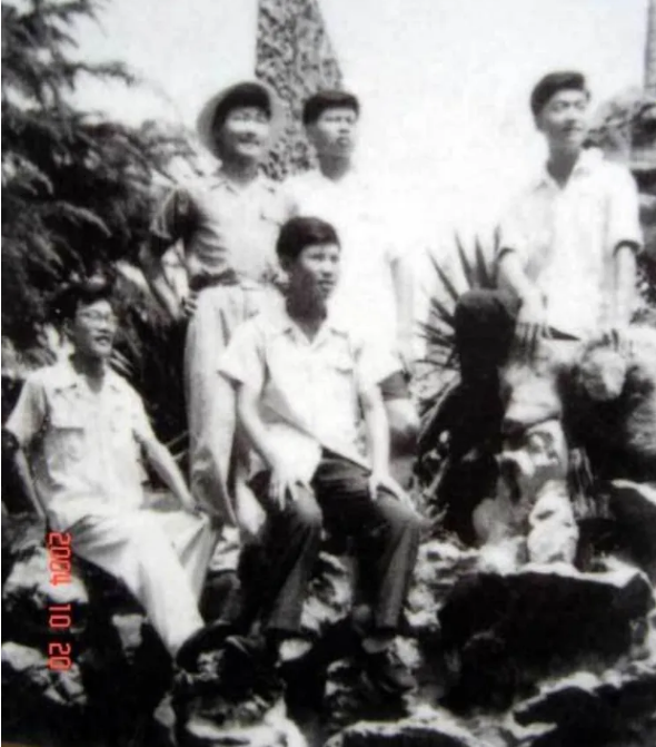 60年前，21歲的胡錦濤寫了一篇文章，致敬毛主席，刊登在《人民日?qǐng)?bào)》！(圖3)