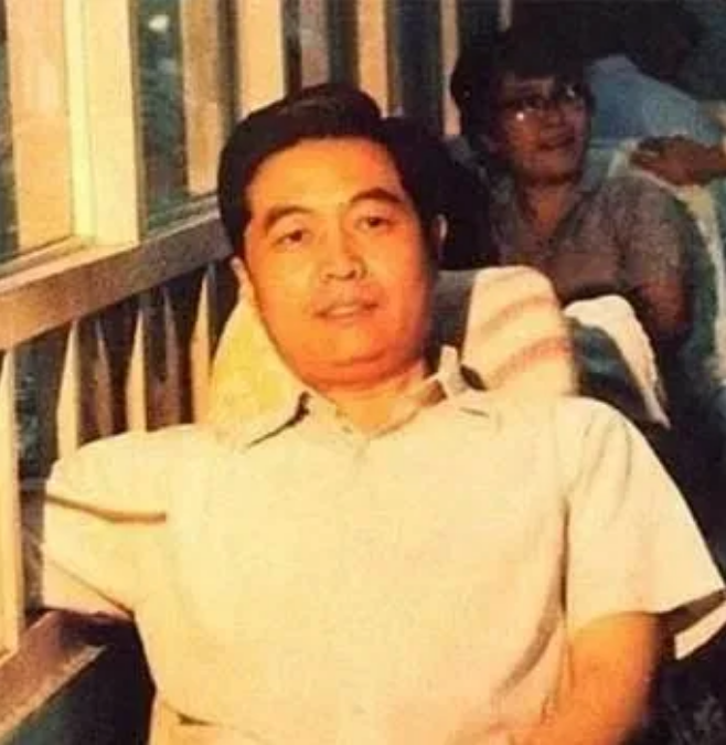 60年前，21歲的胡錦濤寫了一篇文章，致敬毛主席，刊登在《人民日?qǐng)?bào)》！(圖1)