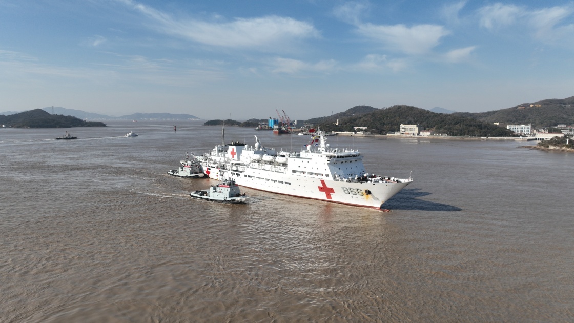 中國海軍“和平方舟”號醫(yī)院船圓滿完成“和諧使命-2024”任務(wù)歸國.jpg 中國海軍“和平方舟”號醫(yī)院船圓滿完成“和諧使命-2024”任務(wù)歸國(圖1)