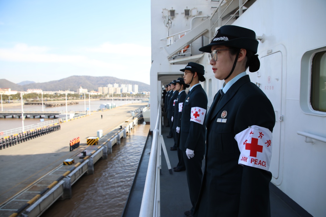 中國海軍“和平方舟”號醫(yī)院船圓滿完成“和諧使命-2024”任務(wù)歸國(圖2) 中國海軍“和平方舟”號醫(yī)院船圓滿完成“和諧使命-2024”任務(wù)歸國(圖2)