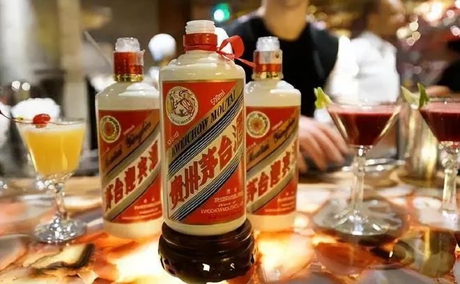 茅臺(tái)暴跌，2000元價(jià)格保衛(wèi)戰(zhàn)！茅臺(tái)酒1月25日行情價(jià)(圖2)