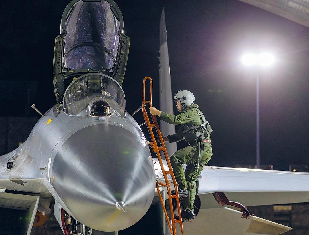 空軍某部夜間飛行訓練影像(圖2)