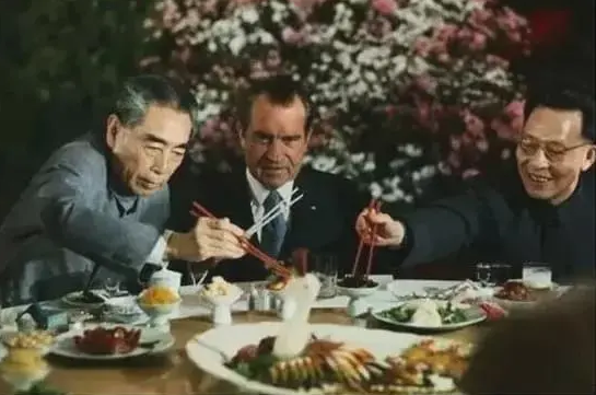 周恩來一生中最著名的一首詩(shī)，僅僅4句， 壯志沖天，激勵(lì)無數(shù)后人(圖6)