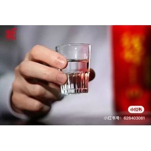 飯局的修養(yǎng) 一個人的吃相，反映了家庭的教養(yǎng)。沒文化和沒家教一