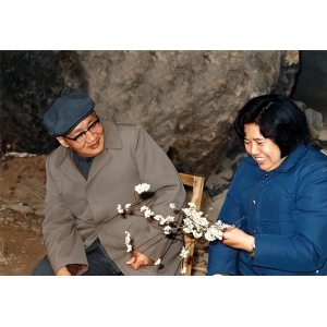 毛岸青36歲還單身，毛主席勸他找個(gè)農(nóng)民，寫信：邵華是個(gè)好孩子