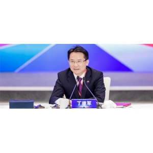 直擊股東大會(huì)｜貴州茅臺(tái)董事長(zhǎng)丁雄軍：白酒產(chǎn)業(yè)韌性十足，長(zhǎng)期持