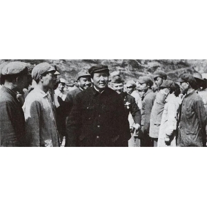 潛伏在主席身邊的特務(wù)，因一根煙而暴露身份，主席：他有問題！