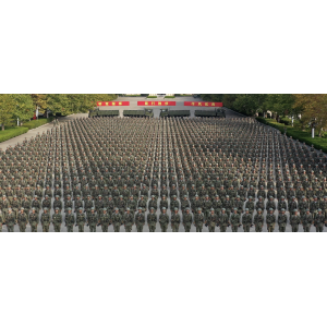 為千余名新兵授槍，現(xiàn)場(chǎng)太震撼！