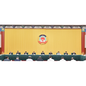 全國政協(xié)召開2025年上半年宏觀經(jīng)濟形勢分析座談會 王滬寧出