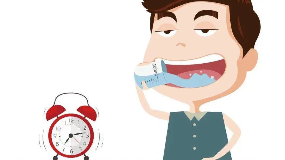 清晨起床一杯水，對(duì)我們身體有什么影響？聽聽醫(yī)生怎么說(圖1)