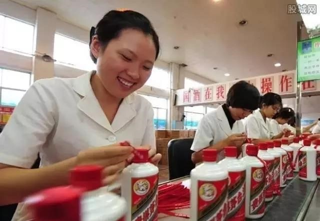 茅臺酒價全線暴跌，引發(fā)拋售潮。業(yè)內(nèi)人士稱：危言聳聽(圖2)