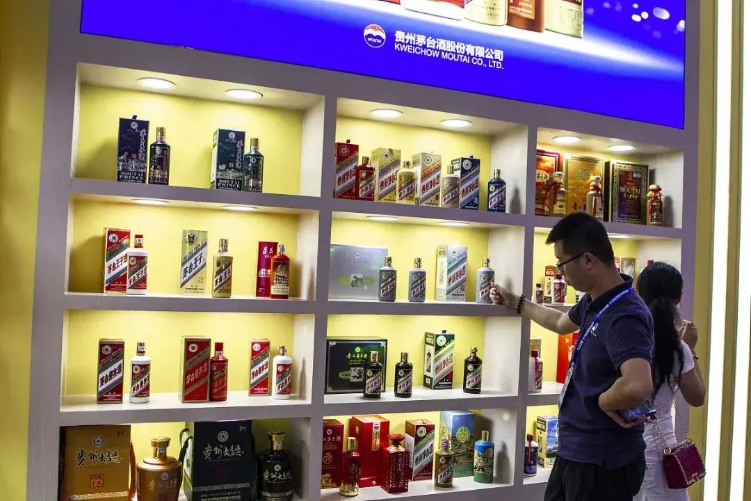 經銷商是怎么賣酒的呢？通常分為四個渠道一個核心(圖1)